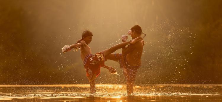 Kuasai Arena: Cara Mengidentifikasi & Mengeksploitasi Kelemahan Lawan di Game Fighting