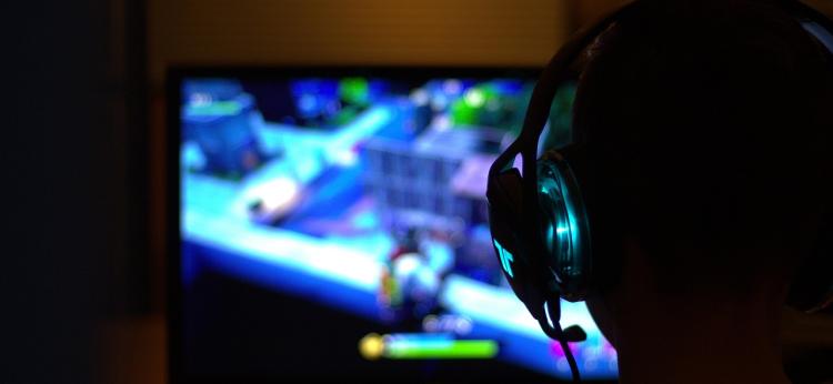 Rahasia Pro Player: Menguasai Audio Cues dan Suara Langkah di Game FPS